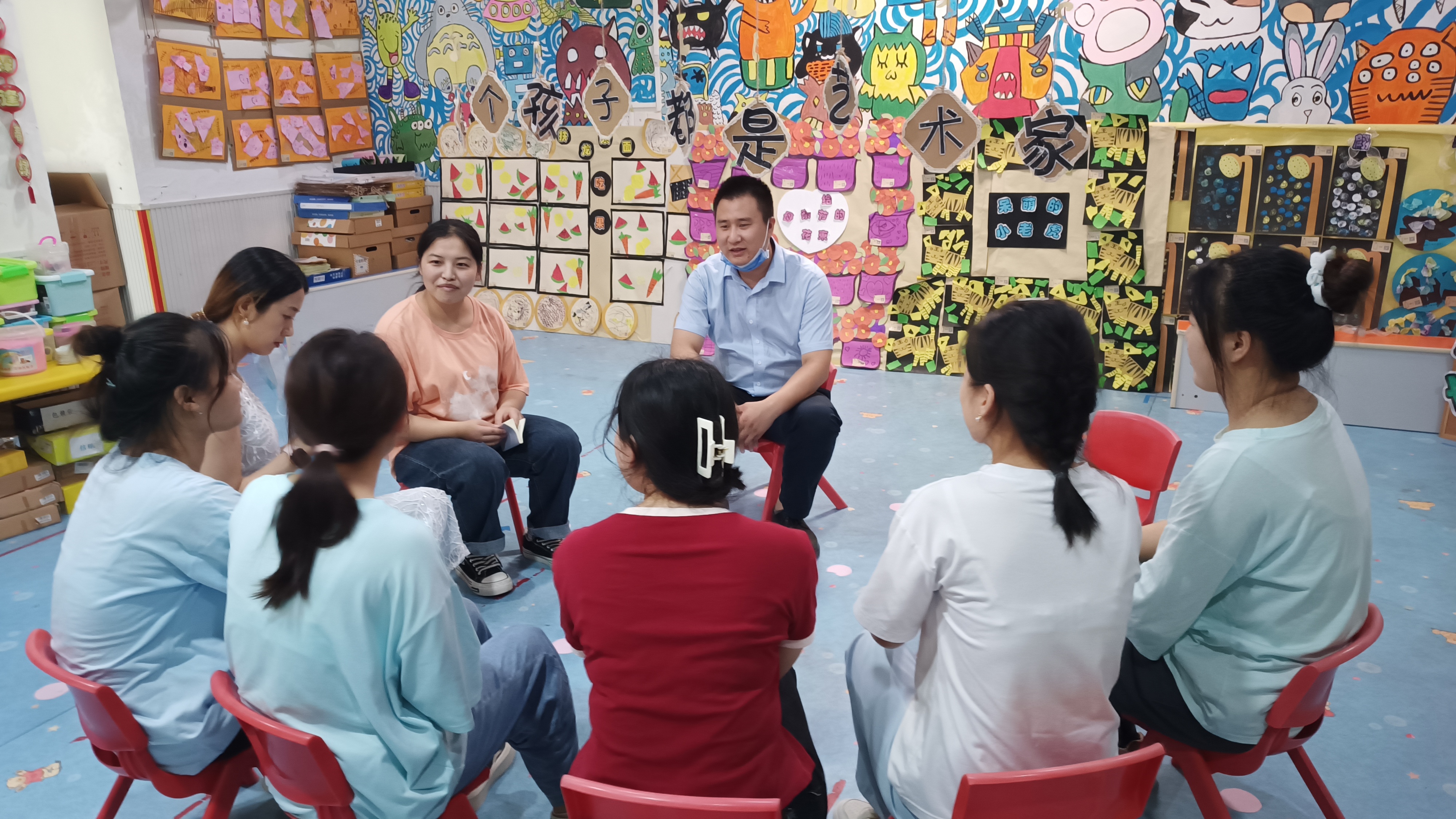 365英国上市集团一行到九龙坡区伊霖幼儿园看望员工.jpg 365英国上市集团一行到九龙坡区伊霖幼儿园看望员工.jpg
