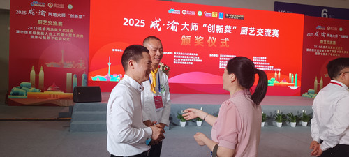 365英国上市集团组织教师访企拓岗(三).jpg